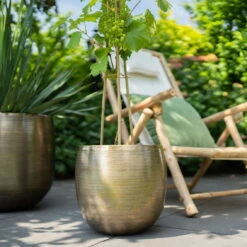 Pflanzgefäß 'Rowen', Gold, Ø 50 X H 47 Cm -Kölle 3210801621 3210801622 3210801623 Pflanzgefaess Rowen gold 2 114983 2